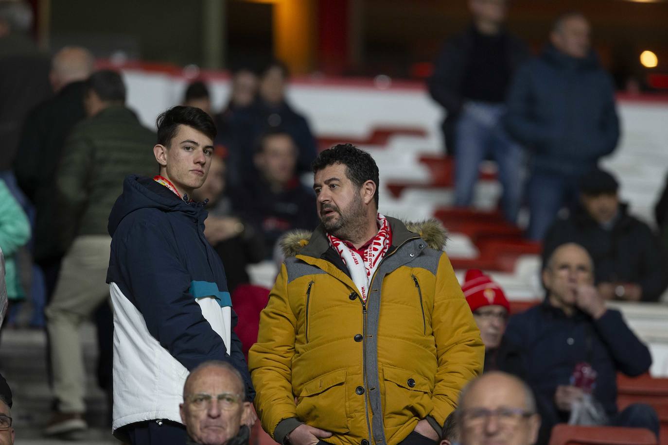 Fotos: ¿Estuviste en el Sporting - Cádiz? ¡Búscate!