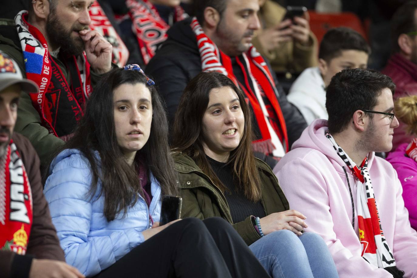 Fotos: ¿Estuviste en el Sporting - Cádiz? ¡Búscate!