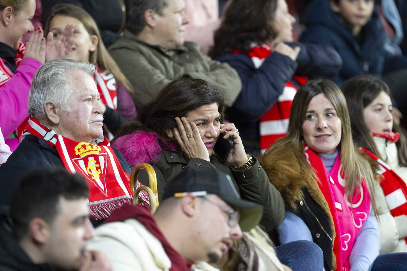 Fotos: ¿Estuviste en el Sporting - Cádiz? ¡Búscate!