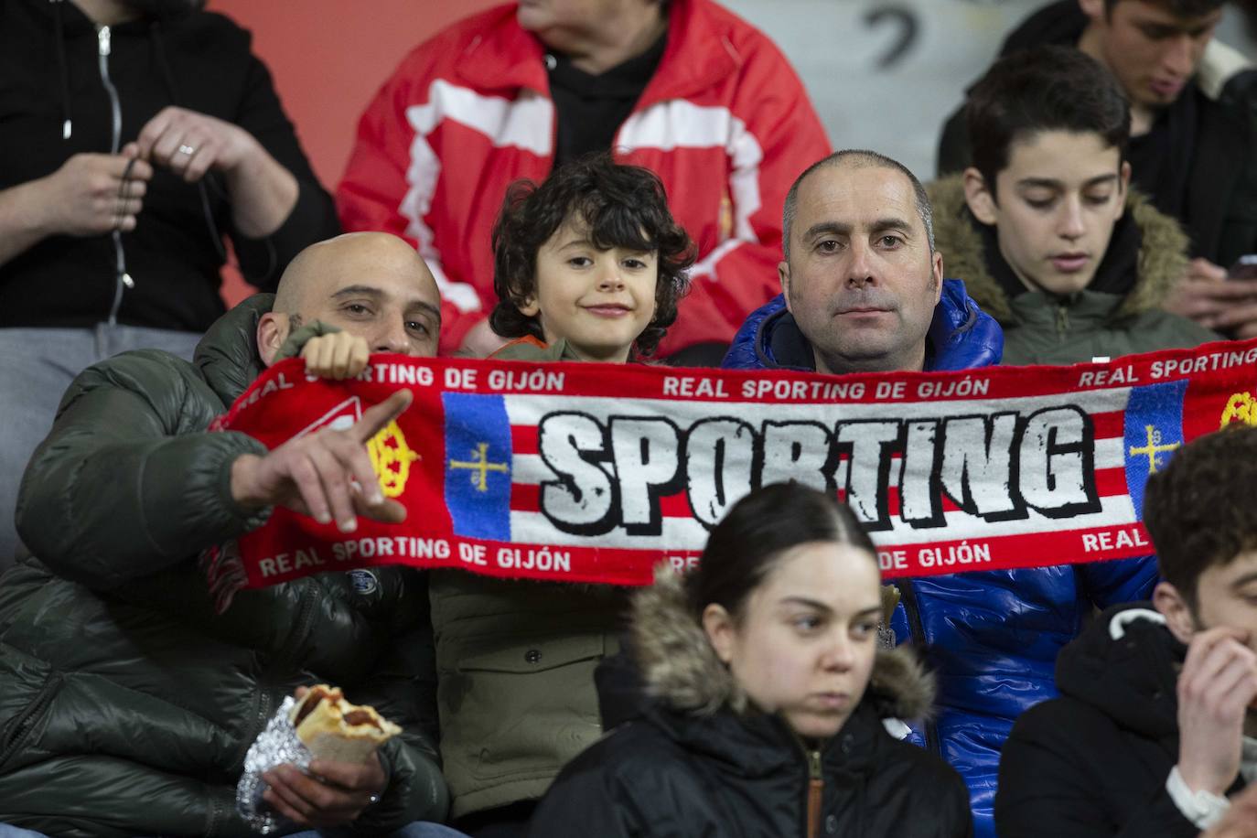 Fotos: ¿Estuviste en el Sporting - Cádiz? ¡Búscate!