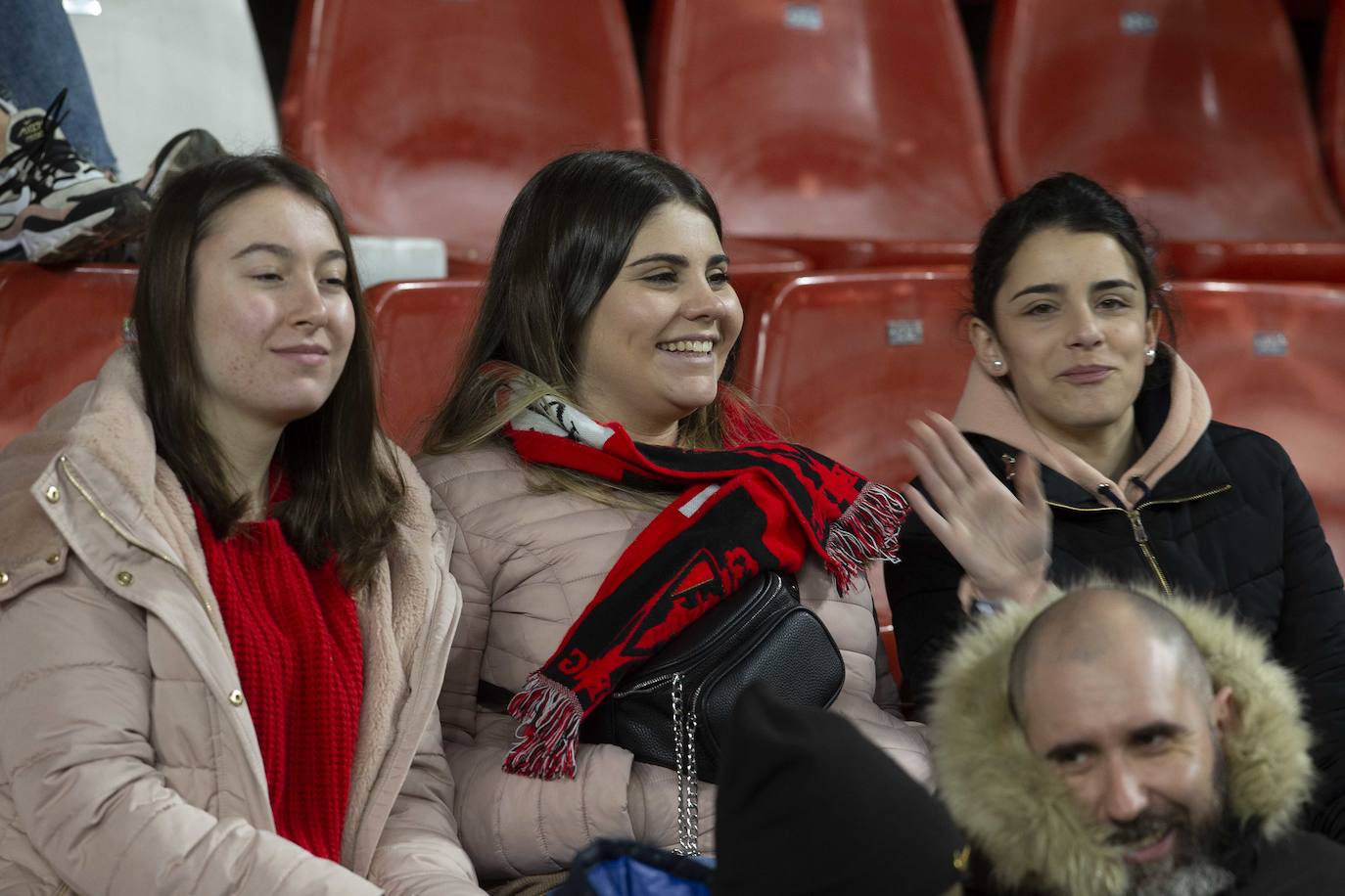 Fotos: ¿Estuviste en el Sporting - Cádiz? ¡Búscate!