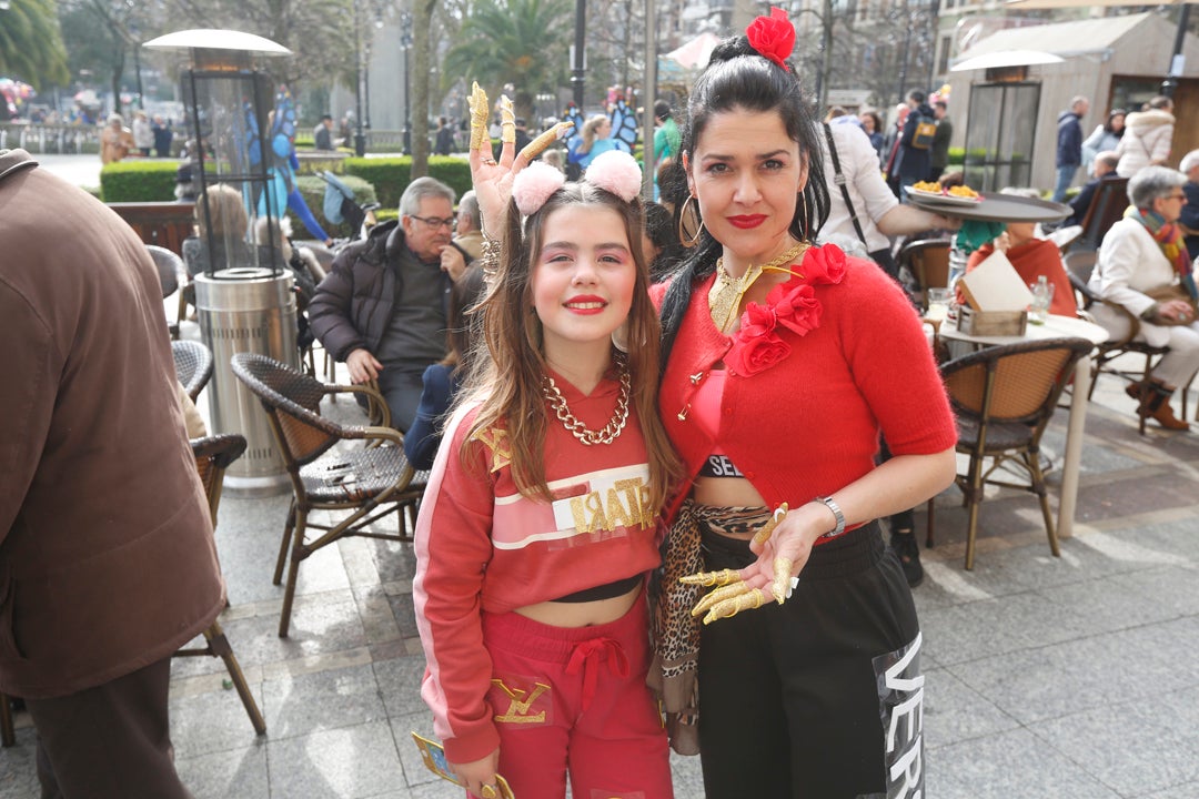 Las familias protagonistas en las calles y en el Jovellanos, donde los más pequeños fueron los reyes en el desfile infantil del carnaval gijonés.