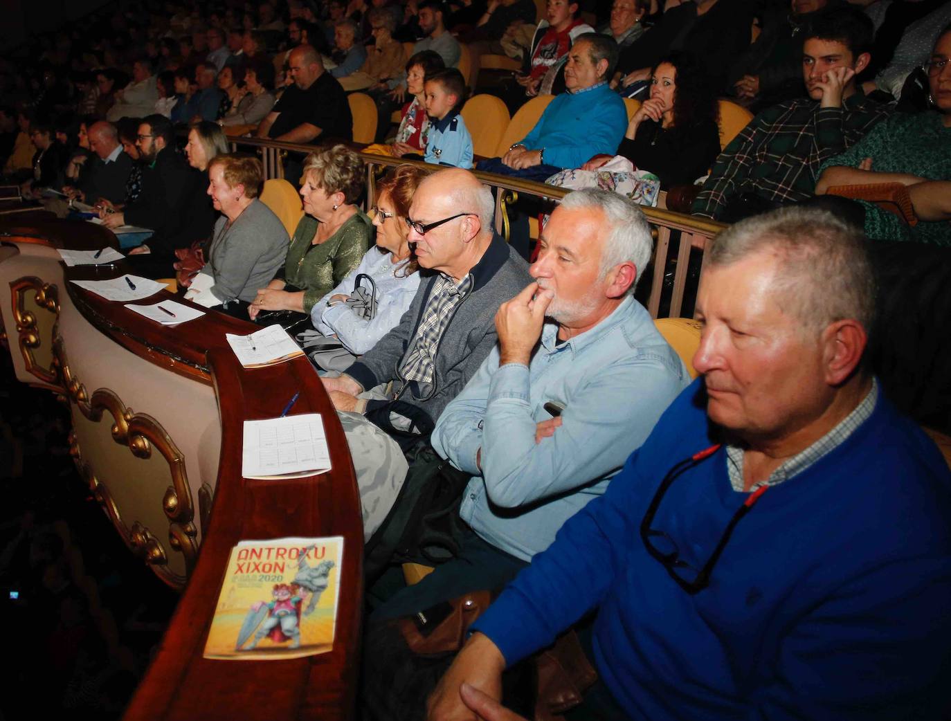 La primera jornada del concurso en el Antroxu gijonés reivindicó un «mundo más limpio» y abordó los sueños frustrados.