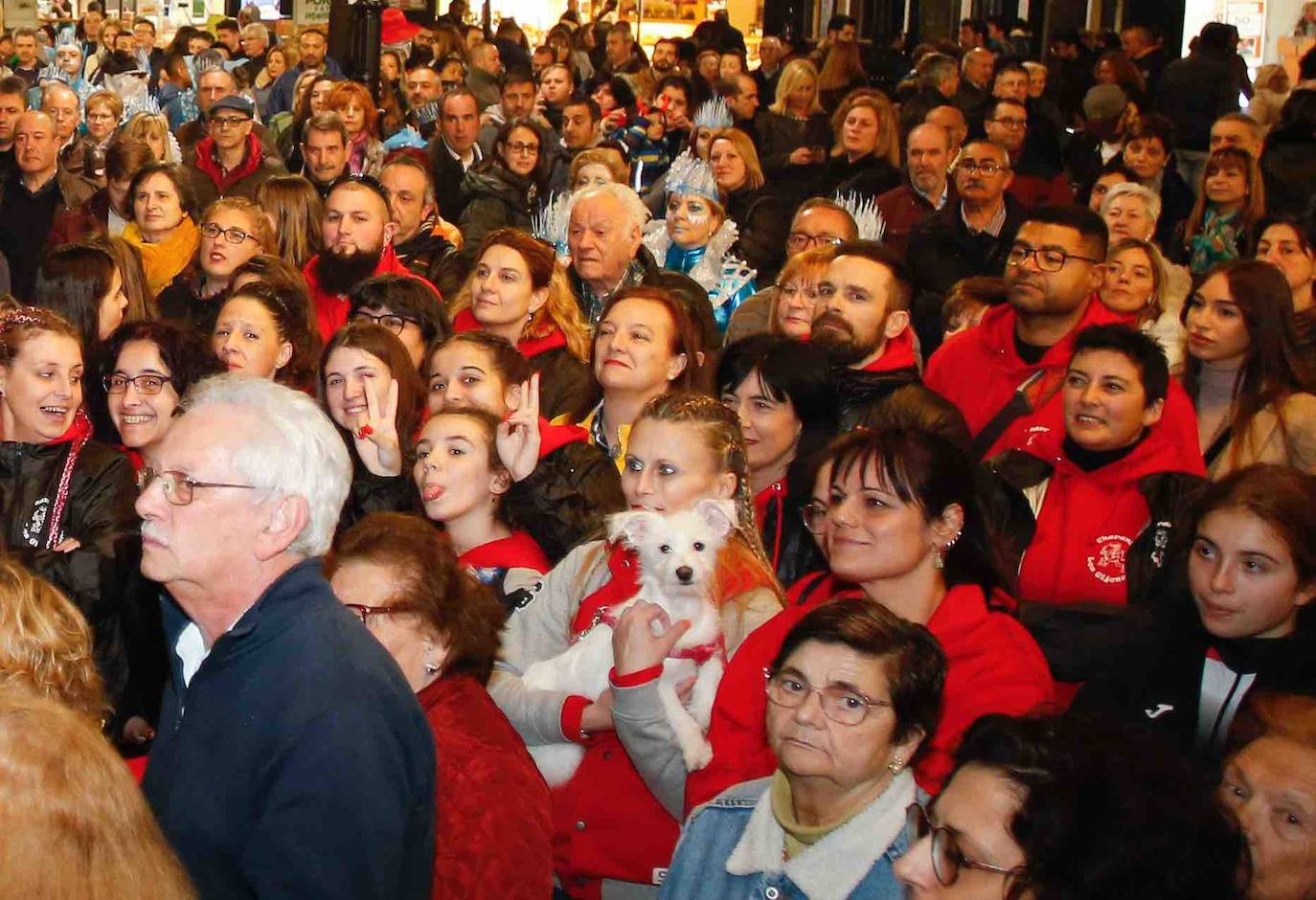 La primera jornada del concurso en el Antroxu gijonés reivindicó un «mundo más limpio» y abordó los sueños frustrados.