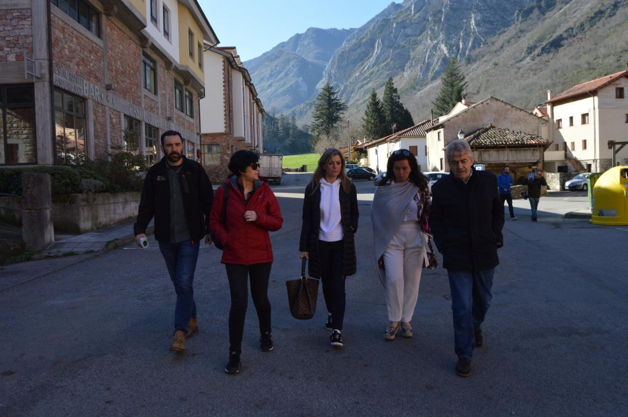 Luis Fernando Alonso, Maria Teresa Lana, Graciela Blanco, Rosalía Garrido y Belarmino Fernández. 