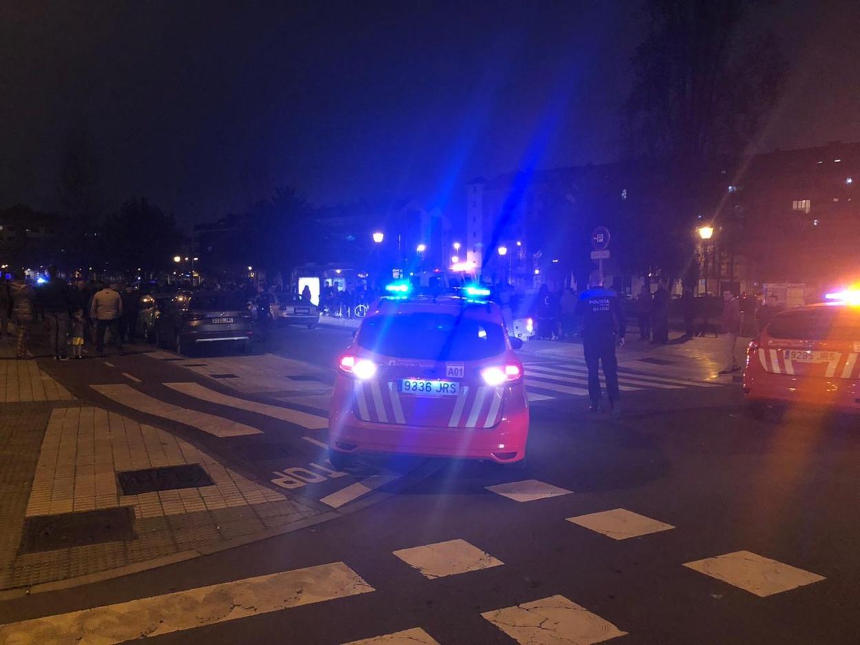 La persecución generó gran expectación entre los vecinos de la calle Río Nalón. 