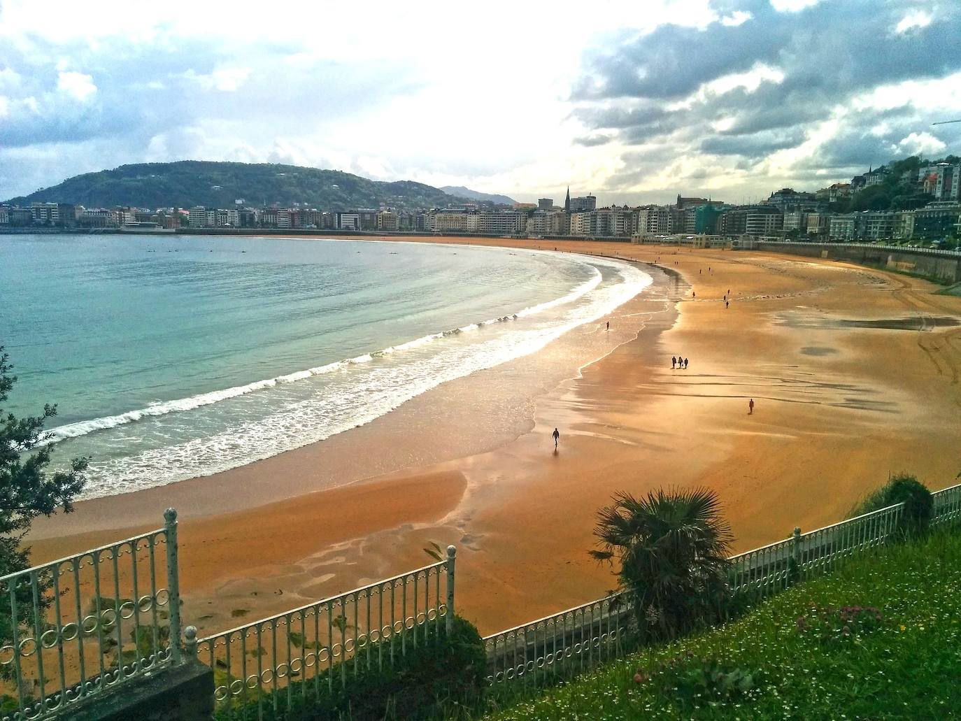 3. Santander (6,16 puntos sobre 10) | La capital de Cantabria tiene grandes argumentos para atraer al público familiar. Su principal baza es la densidad de zoos y acuarios por habitante, la más alta de España, gracias al parque marino de la Magdalena.