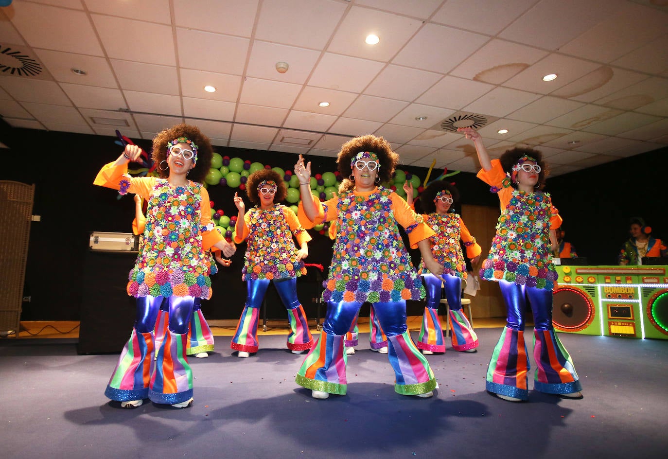 El Palacio de los Niños de Oviedo ha sido el escenario elegido para que los más pequeños de la casa disfrutaran de una tarde de magia, circo, humor y sorpresa. Y, de paso, lucieran sus mejores disfraces.