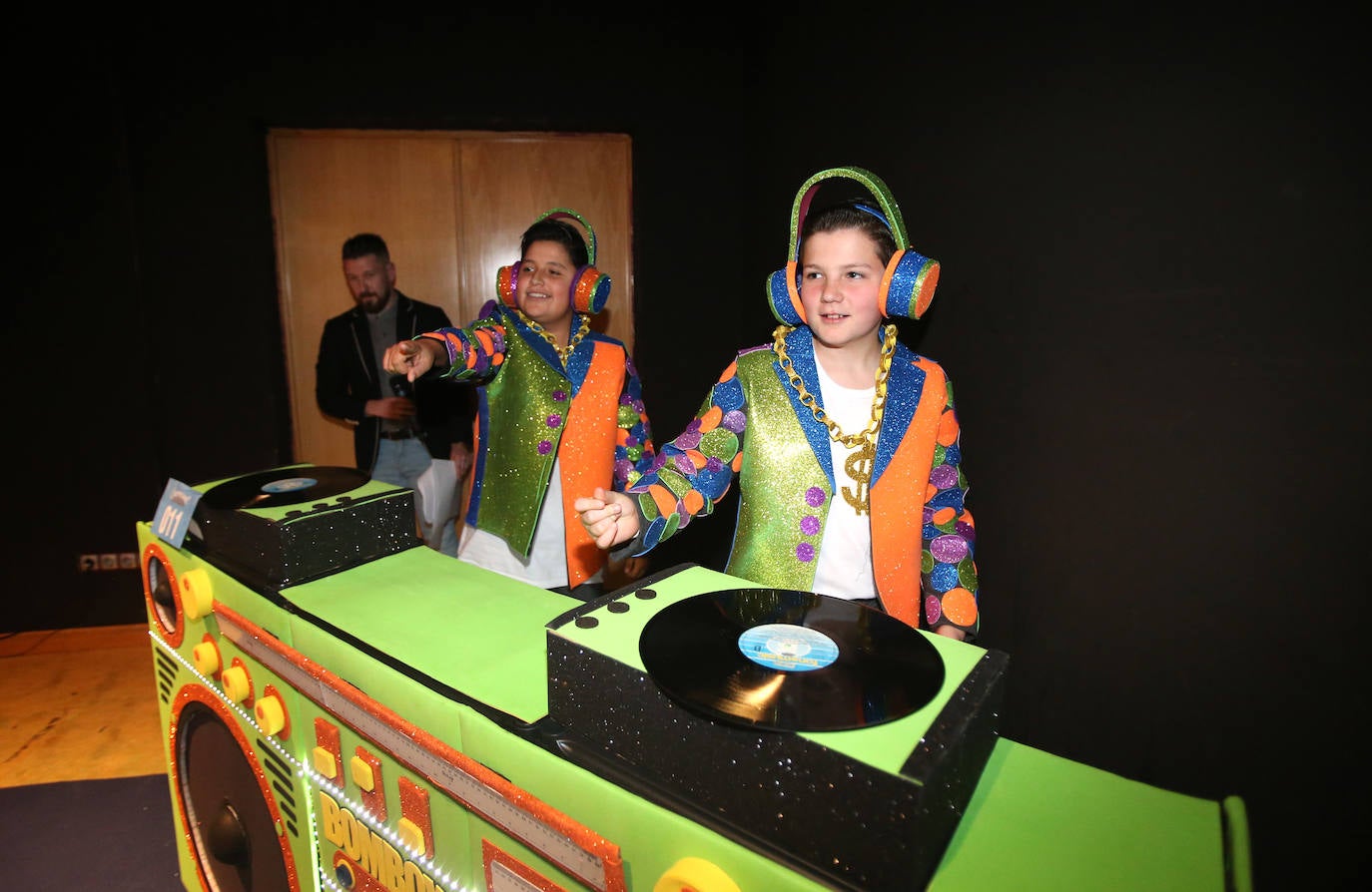 El Palacio de los Niños de Oviedo ha sido el escenario elegido para que los más pequeños de la casa disfrutaran de una tarde de magia, circo, humor y sorpresa. Y, de paso, lucieran sus mejores disfraces.