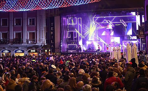 La plaza de España se llenó para ver a Inna. 