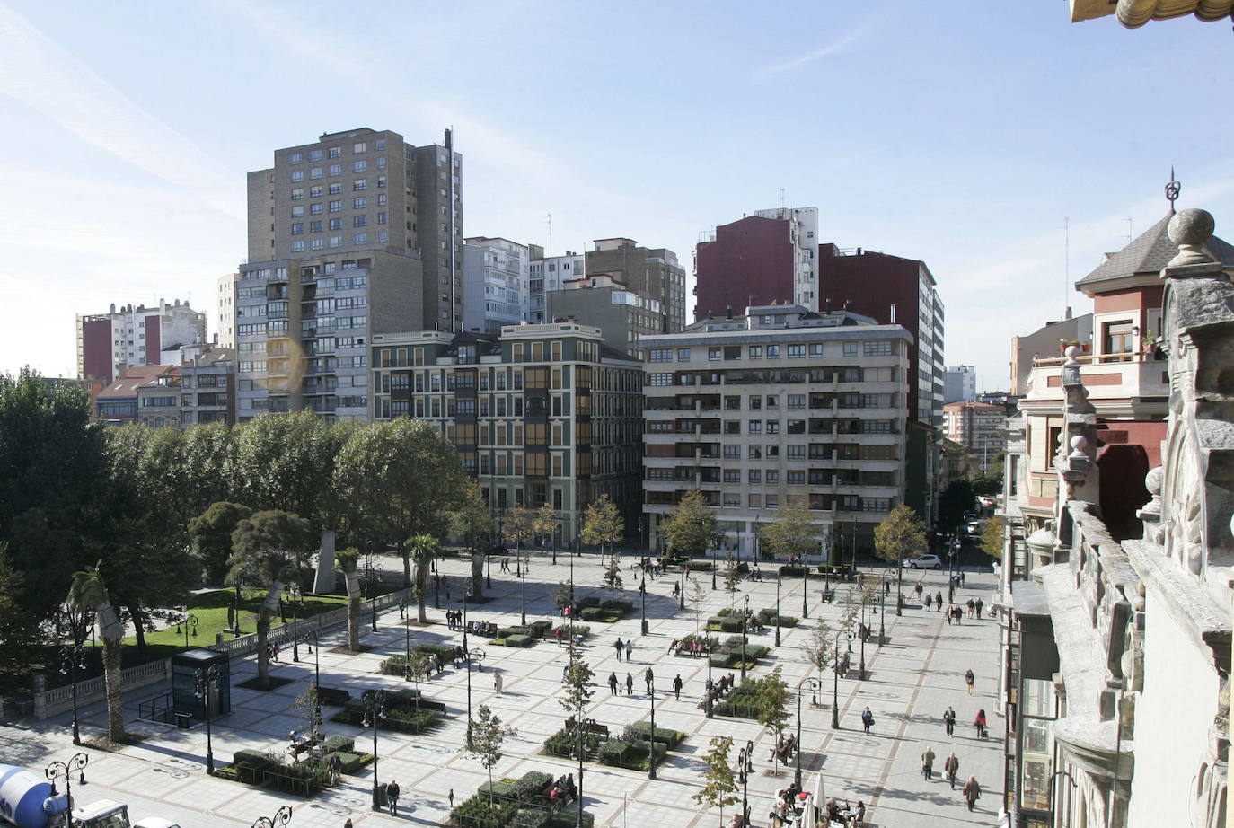 Torre de la plaza Piñole. 21 plantas: se asoma al paseo de Begoña y solo tiene un planta menos que la de Bankunión.