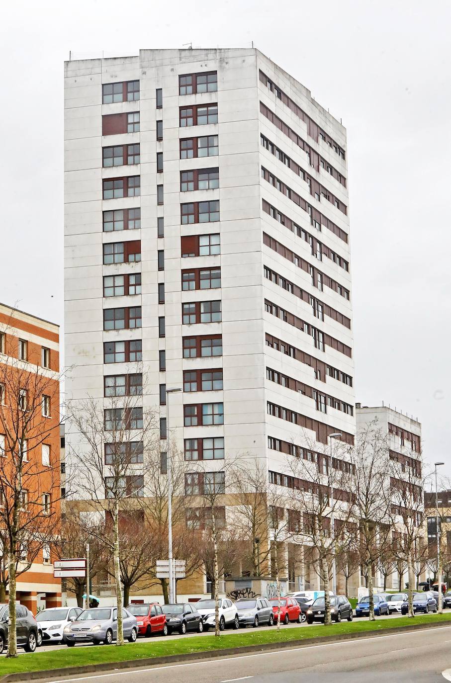Entre las más recientes: Edificio Pléyades. 15 plantas: está en la avenida de Oviedo y tendrá en algún momento una torre gemela.