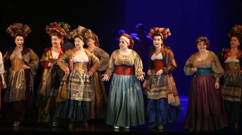 La temporada de zarzuela de Oviedo ha comenzado este jueves con la representación de 'El Barberillo de Lavapiés', la obra del maestro Barbieri y con libreto de Luis Mariano de Larra, en el Teatro Campoamor de la mano de Miquel Ortega. 