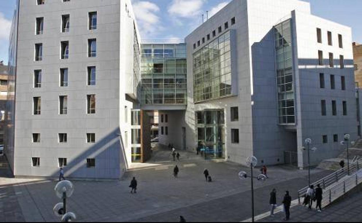 La Fiscalía pide 15 años de prisión a un hombre por obligar a prostituirse a dos mujeres en Asturias y Galicia