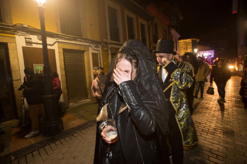 Fotos: El entroxu entierra a su sardina