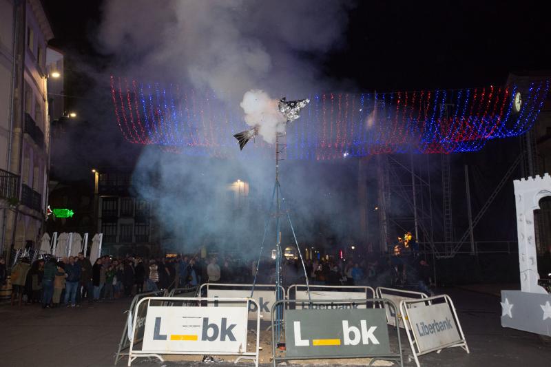 Fotos: El entroxu entierra a su sardina