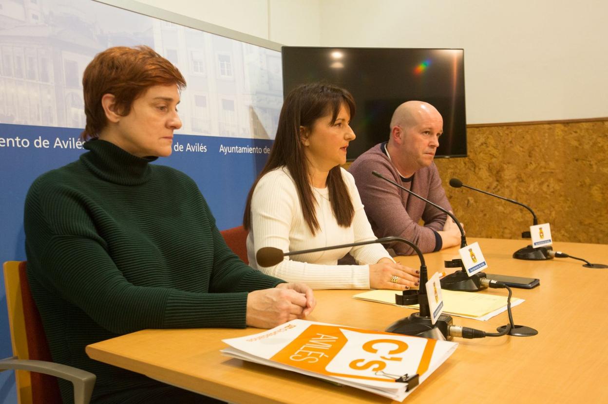 Soberón, Pérez Macho y González, ayer en rueda de prensa. 