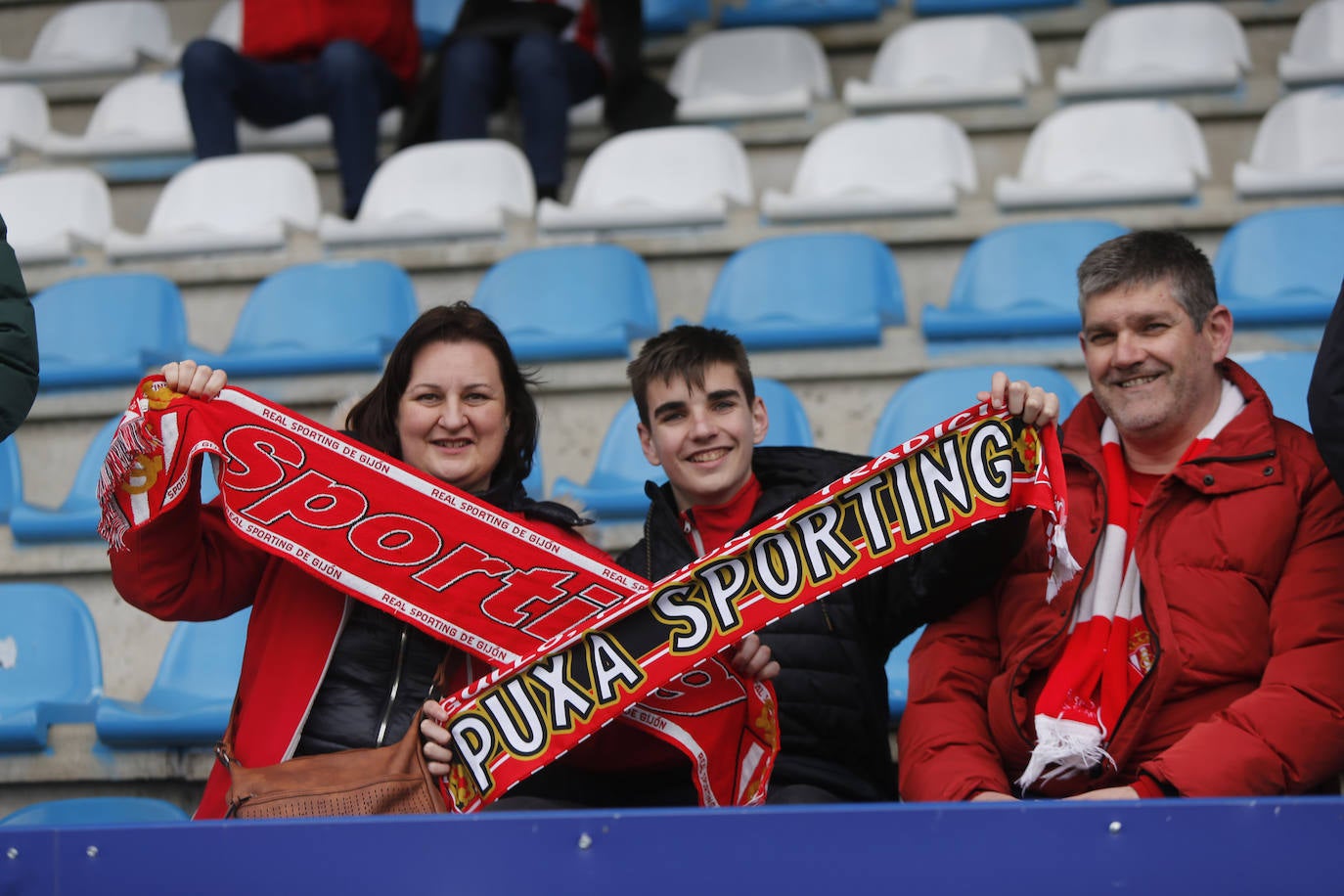 Fotos: ¿Estuviste en el Ponferradina – Sporting? ¡Búscate!