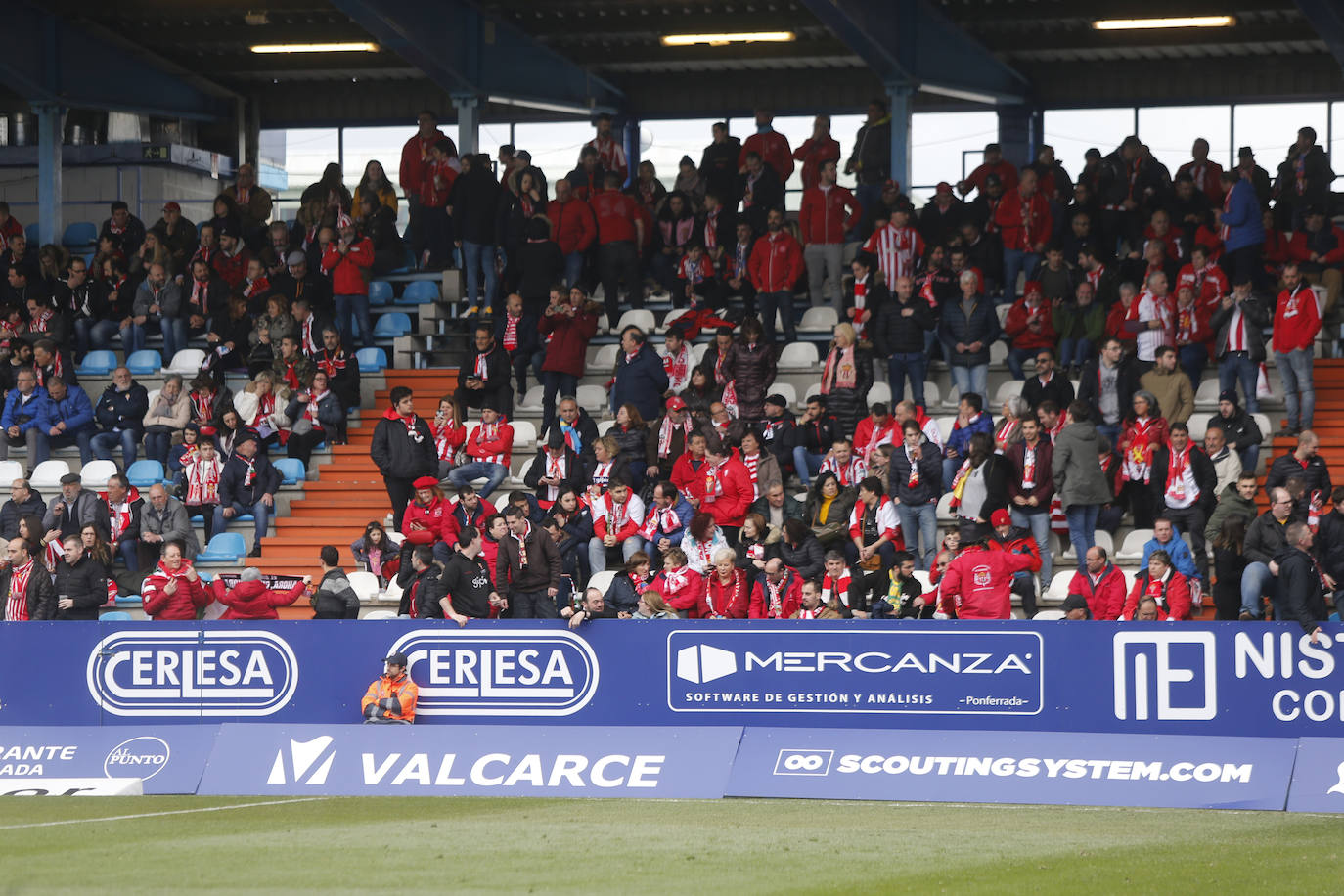 Fotos: ¿Estuviste en el Ponferradina – Sporting? ¡Búscate!