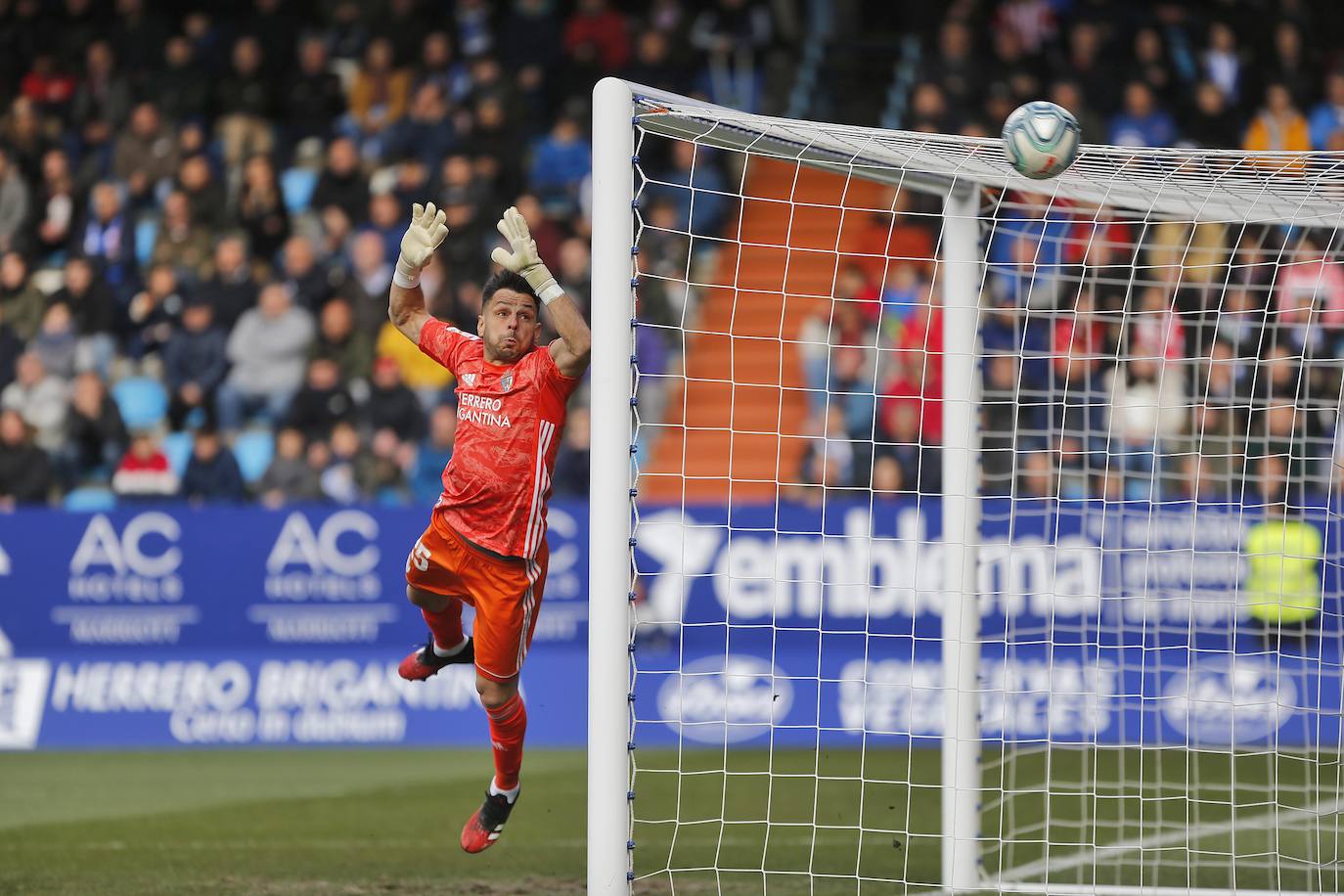 El conjunto rojiblanco cayó en El Toralín debido a un gol Kaxe en el minuto 17. 
