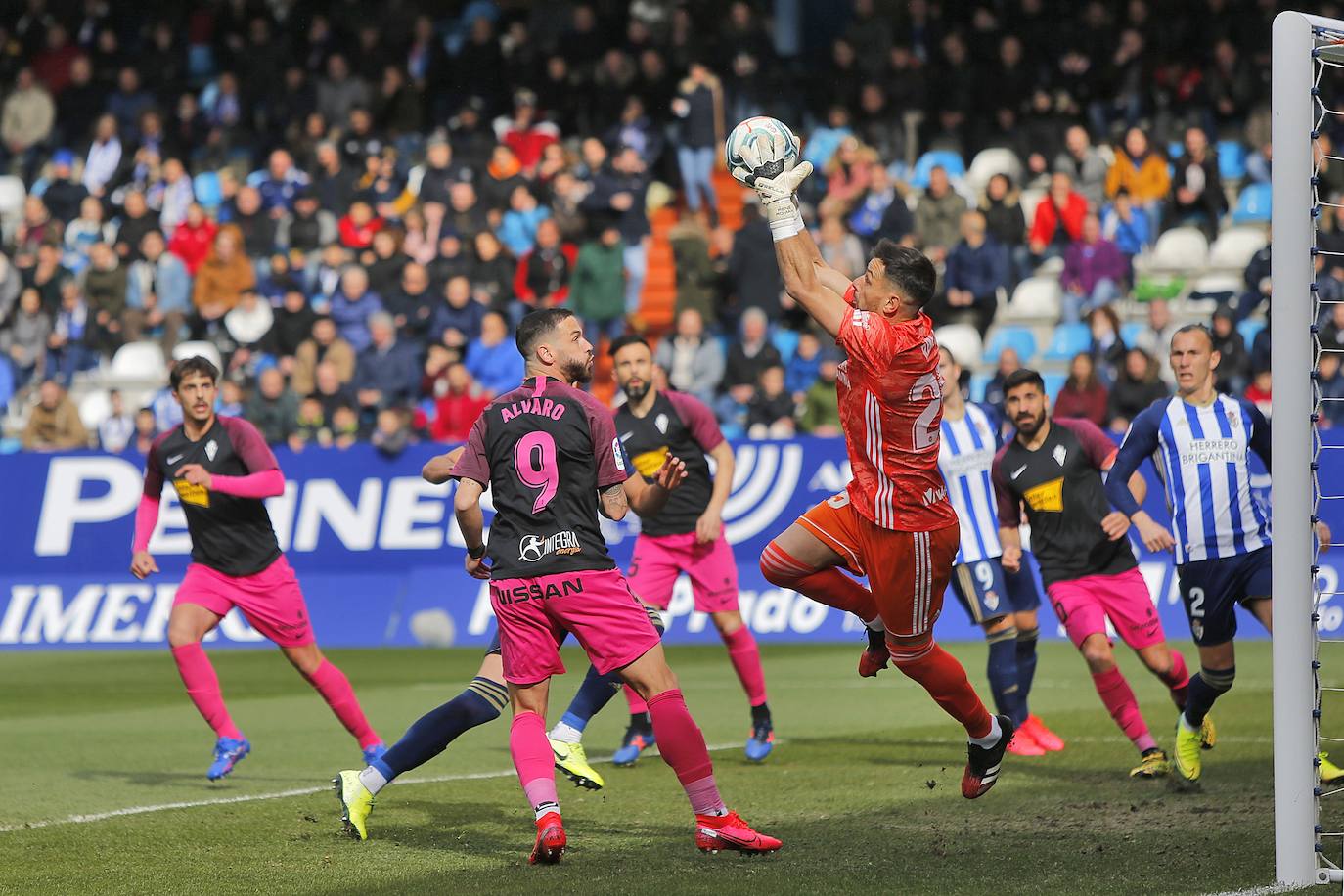 El conjunto rojiblanco cayó en El Toralín debido a un gol Kaxe en el minuto 17. 