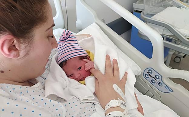 Carla ha nacido este 29 de febrero en Oviedo.