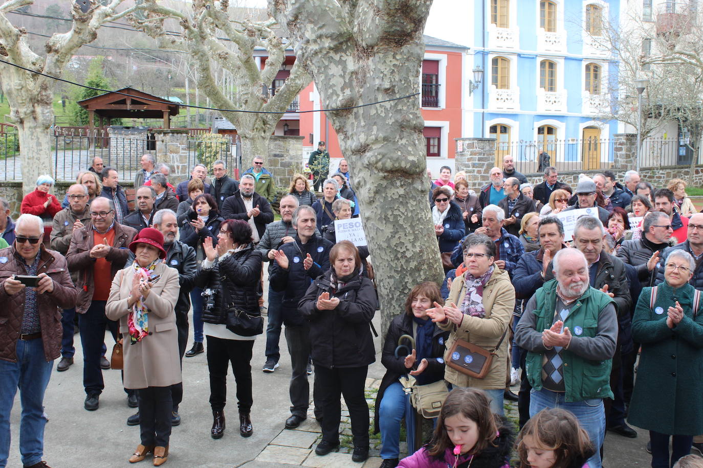 Los vecinos de la comarca aseguran estar «hartos» de que los sucesivos gobiernos regionales pospongan una actuación integral en este vial