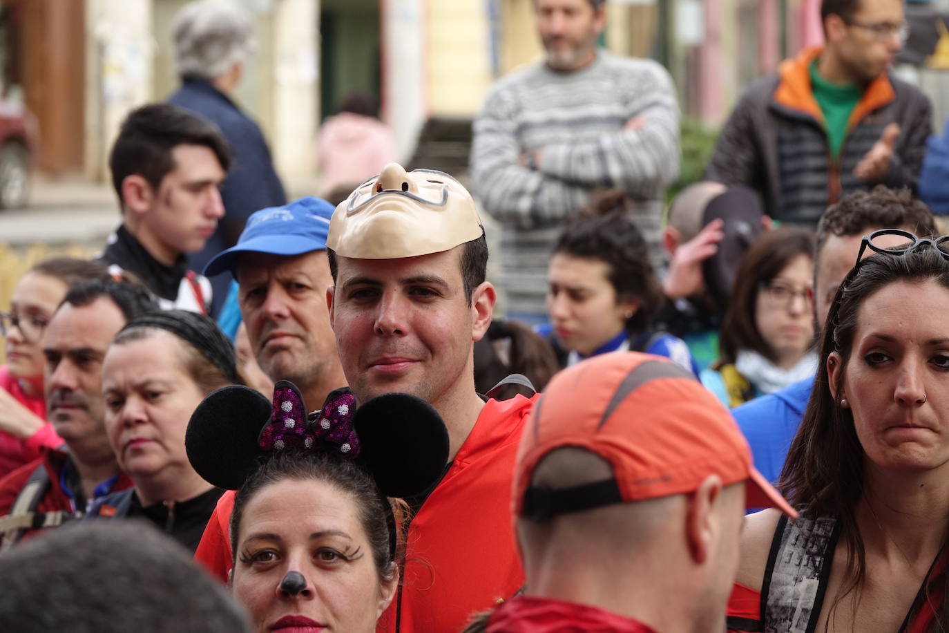 La prueba deportiva Piloña Orienta, organizada por los alumnos de Pro Viaje de Estudios del IES de Infiesto, tuvo lugar este domingo en Infiesto. 