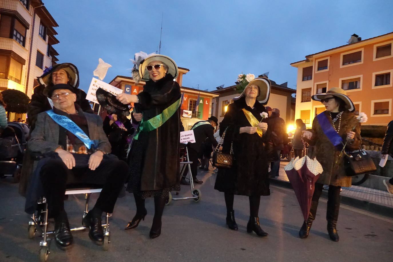 La localidad del Oriente asturiano pone fin a las fiestas de Carnaval con la celebración de este acto fúnebre.