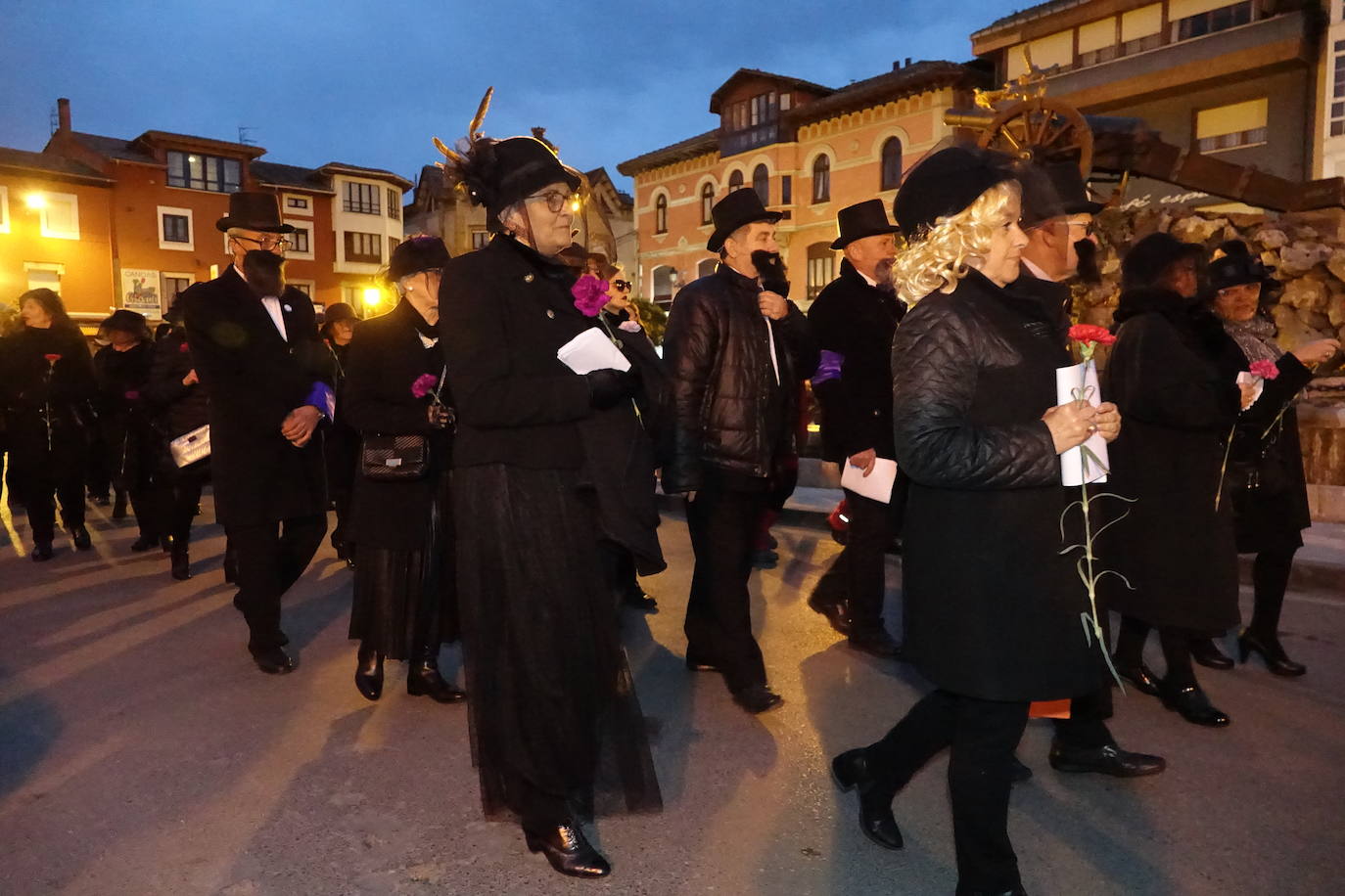 La localidad del Oriente asturiano pone fin a las fiestas de Carnaval con la celebración de este acto fúnebre.