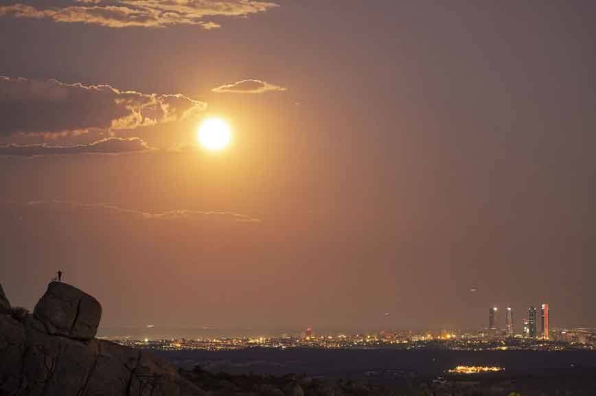 Infiesto se convierte un año más en el epicentro de la fotografía y el video de montaña, naturaleza y aventura. 15.000 fotos de 1.306 autores procedentes de 76 países han participado en este concurso. De todas ellas, solo quince han resultado premiadas y reconocidas como las técnicamente más valiosas y las visualmente más impactantes. Foto premiada en la categoría 'Aventura y deportes extremos'. 