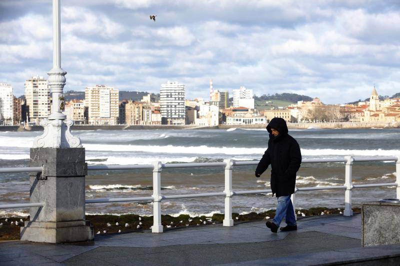 La costa oriental de Asturias está en alerta roja por fenómenos costeros en los últimos coletazos de 'Karine'
