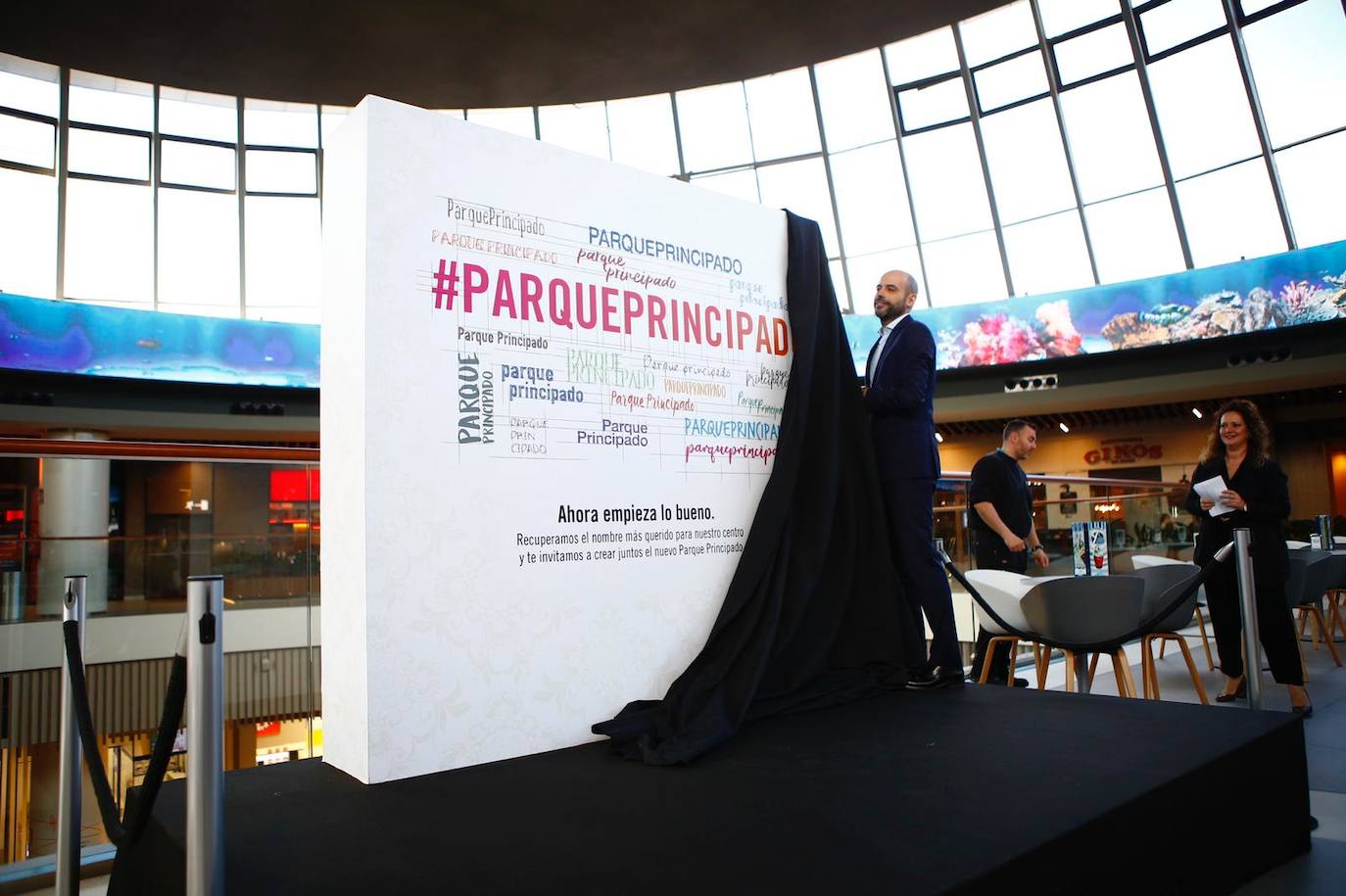 Fernando García anuncia el cambio de nombre del centro comercial de Paredes.