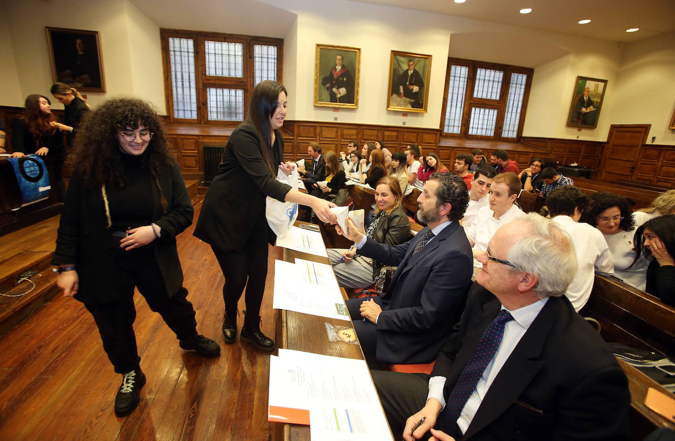 Lograron sendas victorias con un proyecto de esferificación de bebidas y una iniciativa para llevar el cine al mundo rural