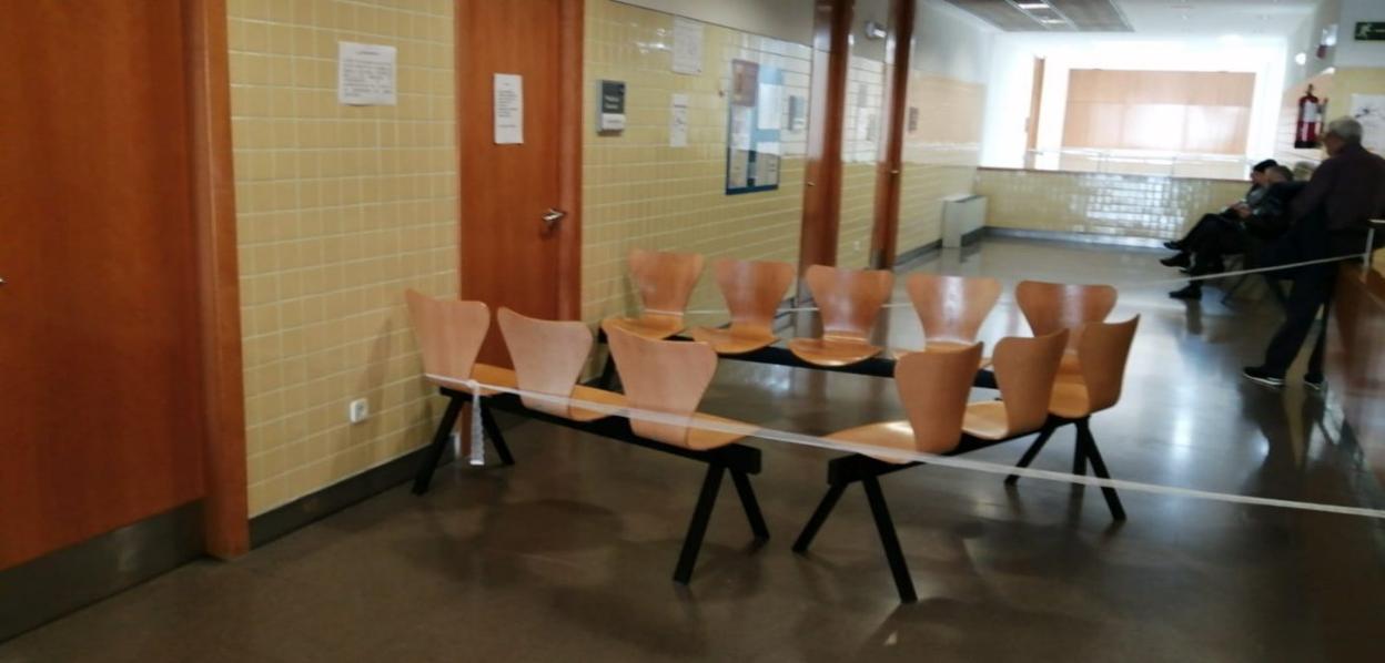 La consulta fue precintada tras atenderse al caso sospechoso. 