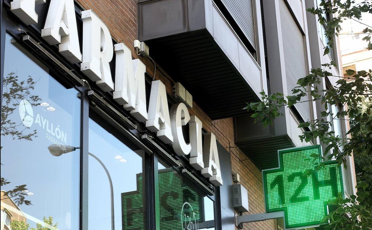 Fachada de una farmacia.