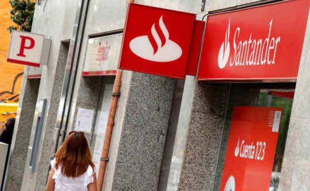 La Guardia Civil alerta sobre una estafa en la que los delincuentes suplantan al Banco Santander