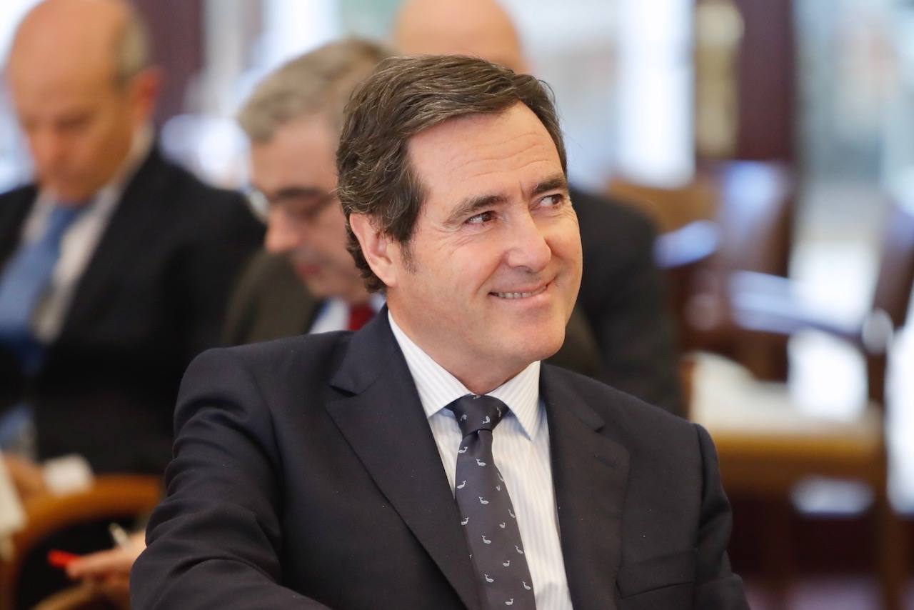 El presidente de la Confederación Española de Organizaciones Empresariales (CEOE) participa en la jornada 'Retos y oportunidades de las empresas ante el nuevo ciclo', organizada por EL COMERCIO y Liberbank