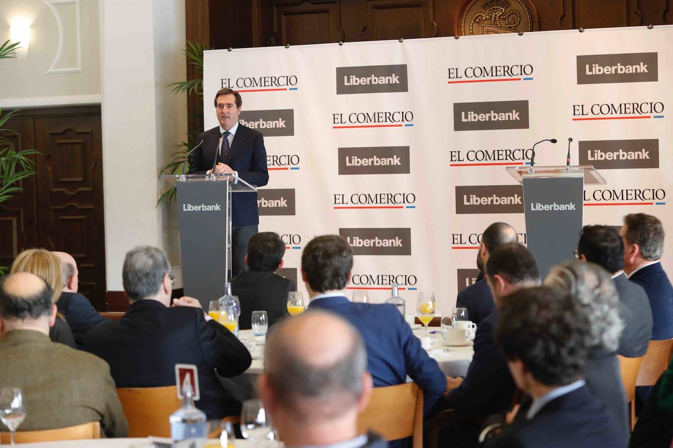 El presidente de la Confederación Española de Organizaciones Empresariales (CEOE) participa en la jornada 'Retos y oportunidades de las empresas ante el nuevo ciclo', organizada por EL COMERCIO y Liberbank