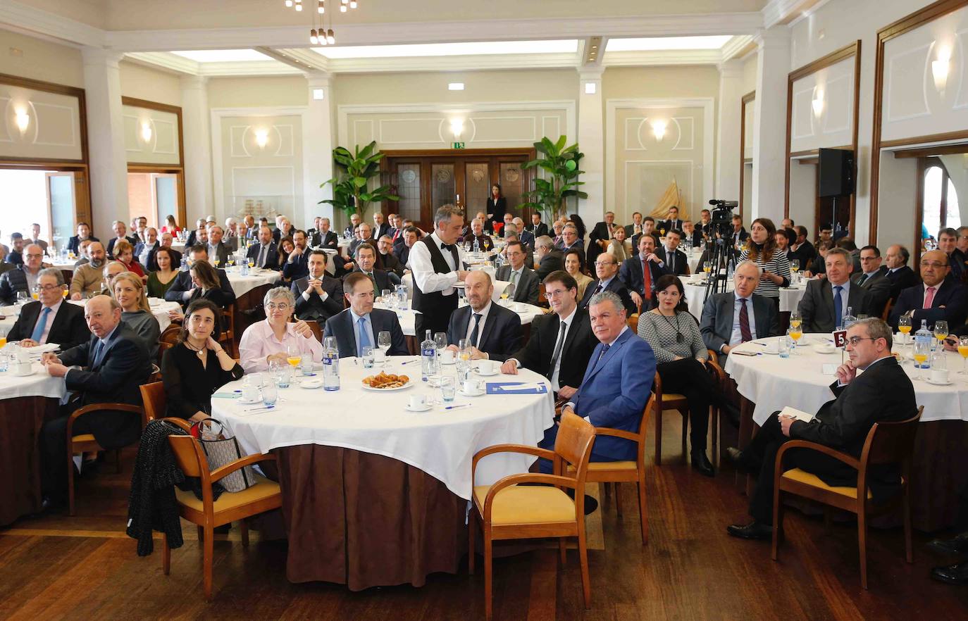 El presidente de la Confederación Española de Organizaciones Empresariales (CEOE) participa en la jornada 'Retos y oportunidades de las empresas ante el nuevo ciclo', organizada por EL COMERCIO y Liberbank