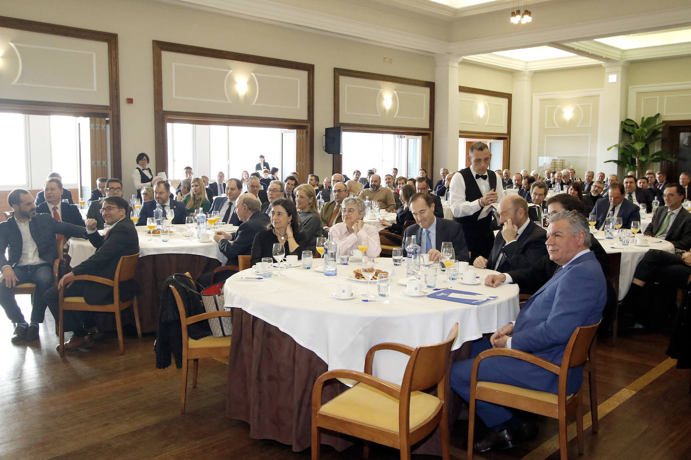 El presidente de la Confederación Española de Organizaciones Empresariales (CEOE) participa en la jornada 'Retos y oportunidades de las empresas ante el nuevo ciclo', organizada por EL COMERCIO y Liberbank