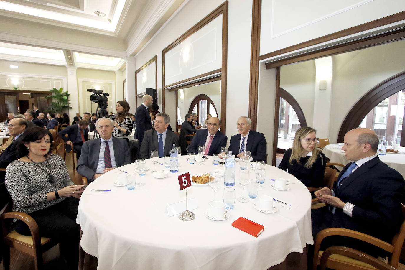 El presidente de la Confederación Española de Organizaciones Empresariales (CEOE) participa en la jornada 'Retos y oportunidades de las empresas ante el nuevo ciclo', organizada por EL COMERCIO y Liberbank