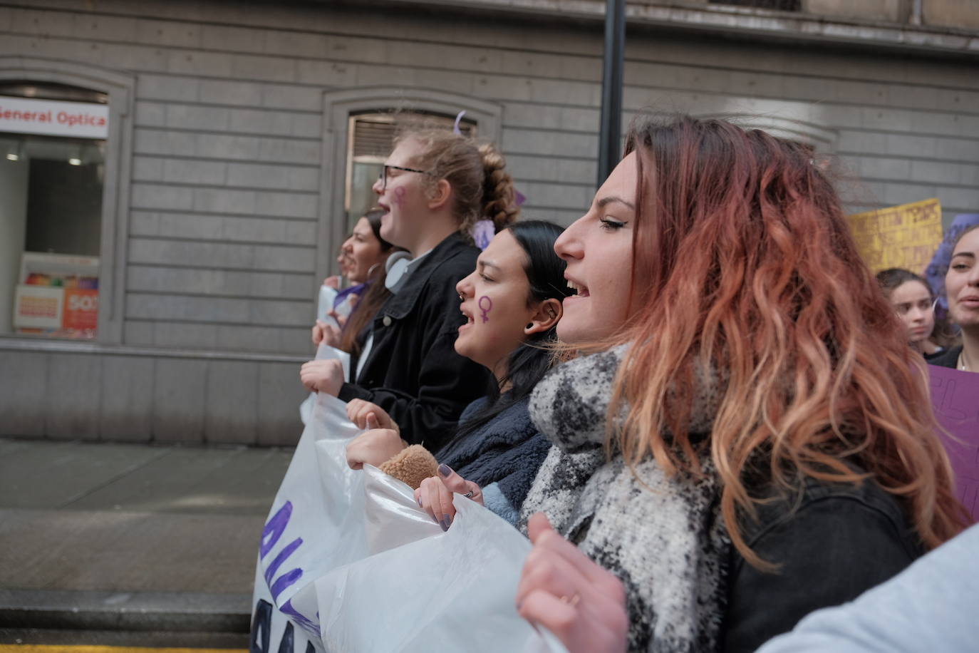 Alumnos de institutos y universidades de la región se concentran con motivo del 8-M en contra del pin parental y por el cese de la violencia que ya se ha cobrado la vida de 22 mujeres en lo que va de año