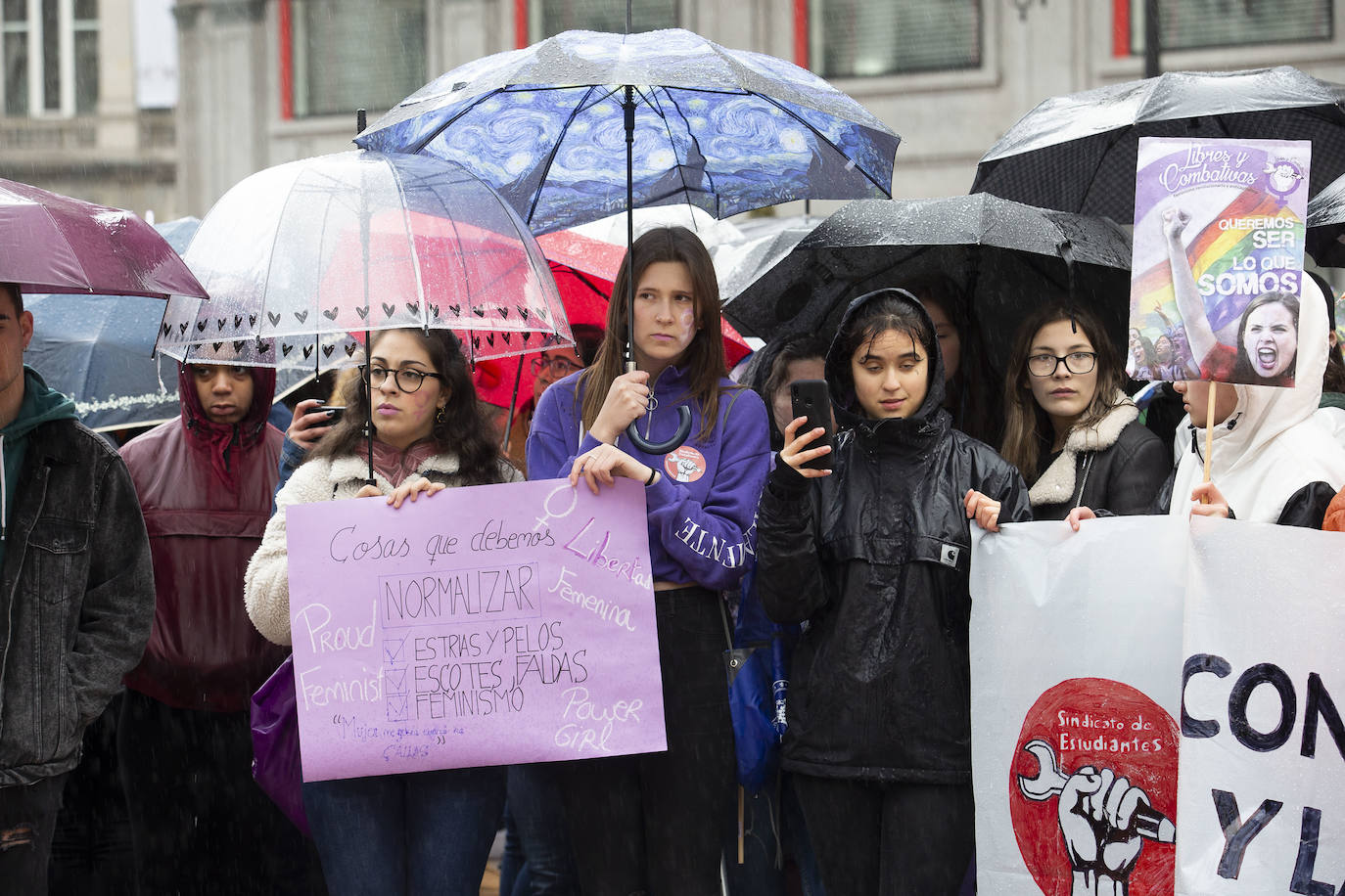 Alumnos de institutos y universidades de la región exigen en las calles el cese de la violencia machista que ya se ha cobrado la vida de 22 mujeres en lo que va de año