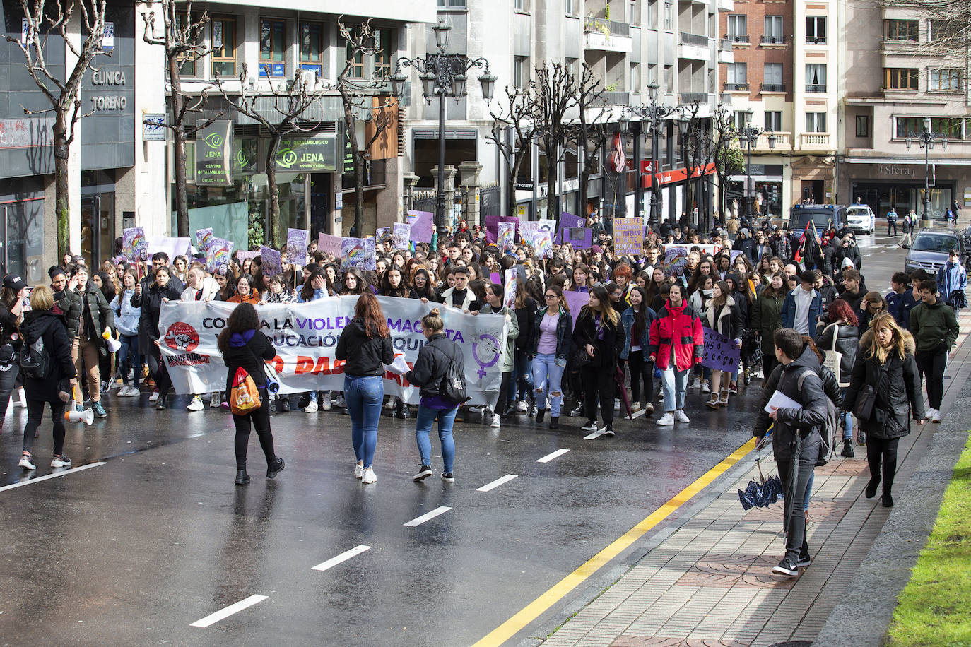 Alumnos de institutos y universidades de la región exigen en las calles el cese de la violencia machista que ya se ha cobrado la vida de 22 mujeres en lo que va de año