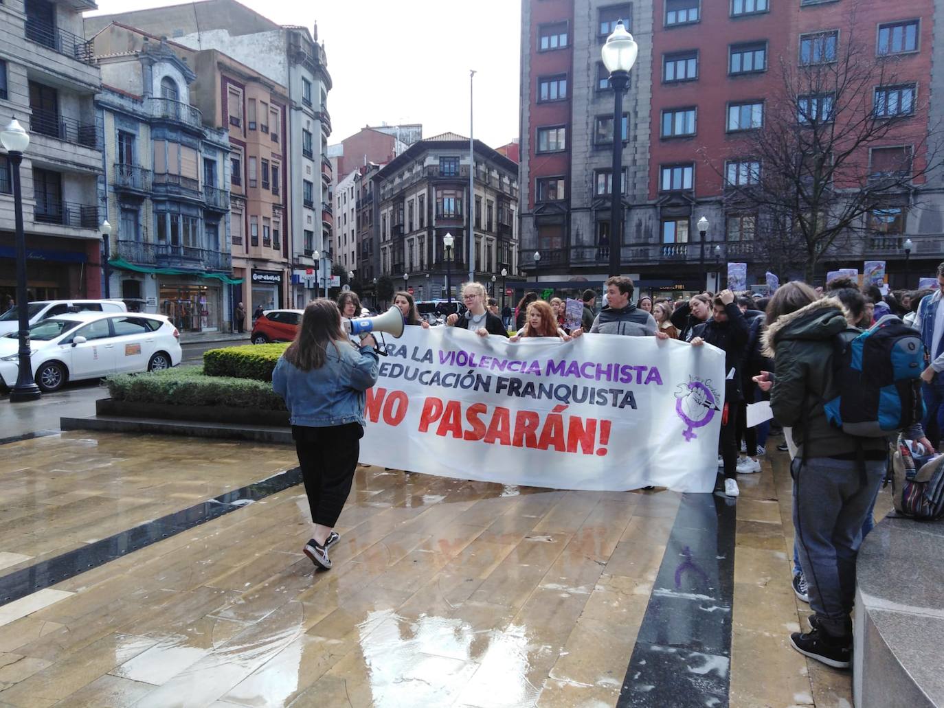Alumnos de institutos y universidades de la región se concentran con motivo del 8-M en contra del pin parental y por el cese de la violencia que ya se ha cobrado la vida de 22 mujeres en lo que va de año