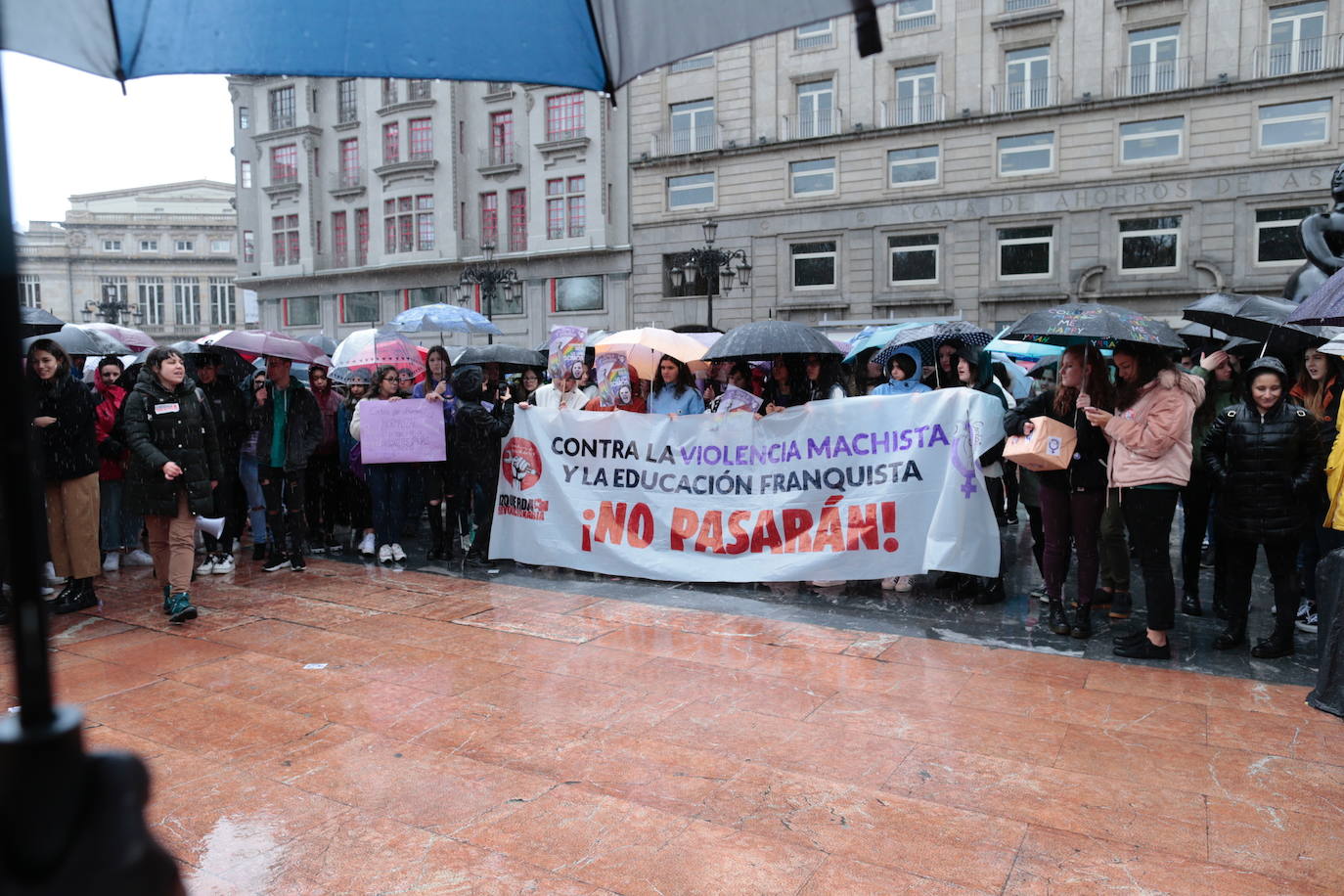 Alumnos de institutos y universidades de la región se concentran con motivo del 8-M en contra del pin parental y por el cese de la violencia que ya se ha cobrado la vida de 22 mujeres en lo que va de año