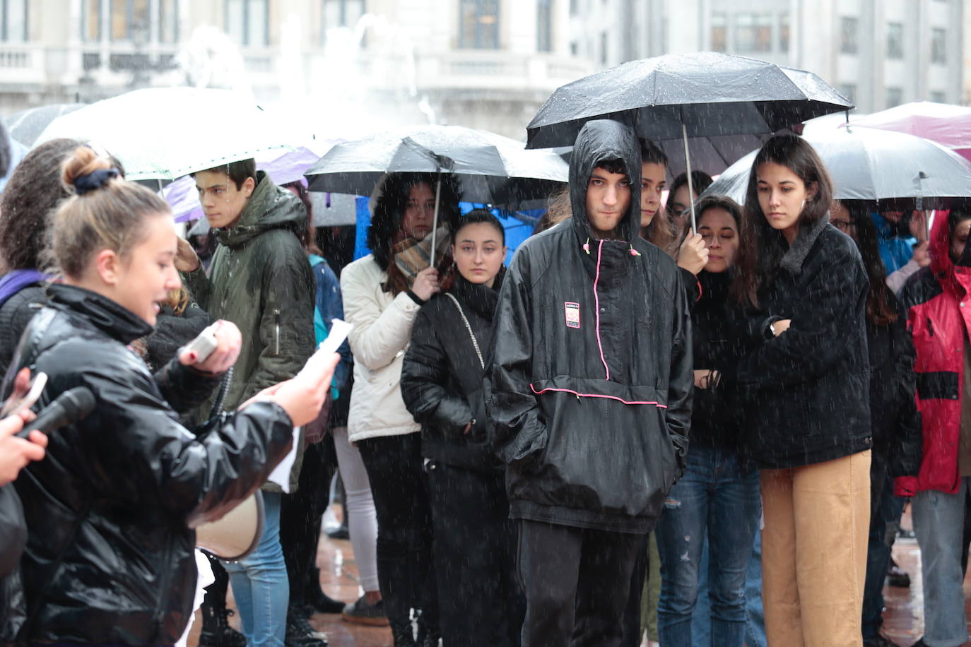 Alumnos de institutos y universidades de la región se concentran con motivo del 8-M en contra del pin parental y por el cese de la violencia que ya se ha cobrado la vida de 22 mujeres en lo que va de año