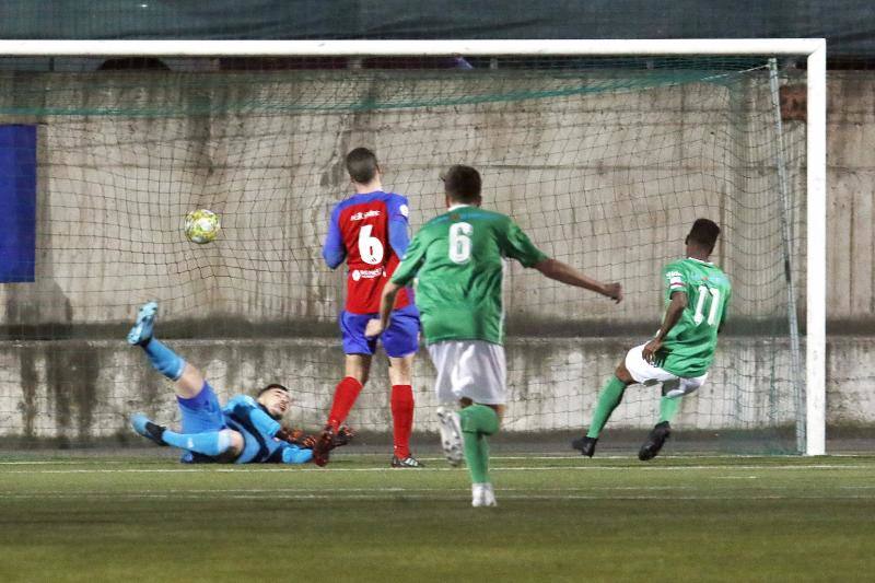 Ceares y Gijón Industrial empataron este sábado 2-2 en el derbi gijonés de Tercera División. 