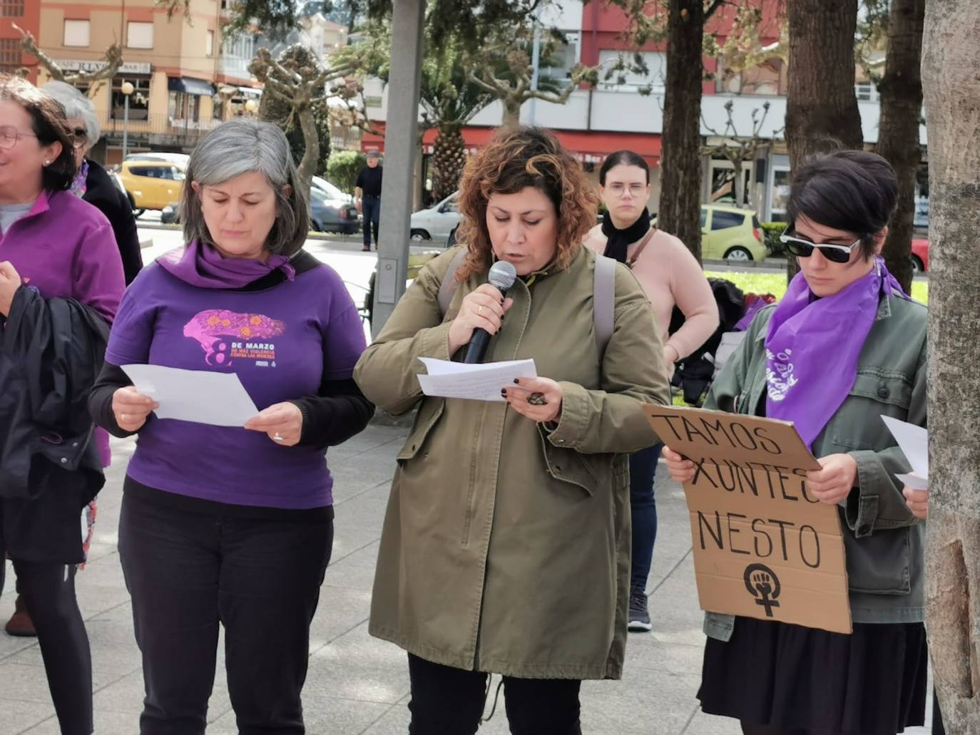 Cientos de personas han salido a las calles de Avilés este 8M para reivindicar la igualdad de derechos entre hombres y mujeres. Castrillón también ha celebrado una concentración feminista este domingo para conmemorar el Día Internacional de la Mujer. 